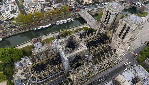 捐款抵税？巴黎圣母院火灾引发舆论风暴(图1)
